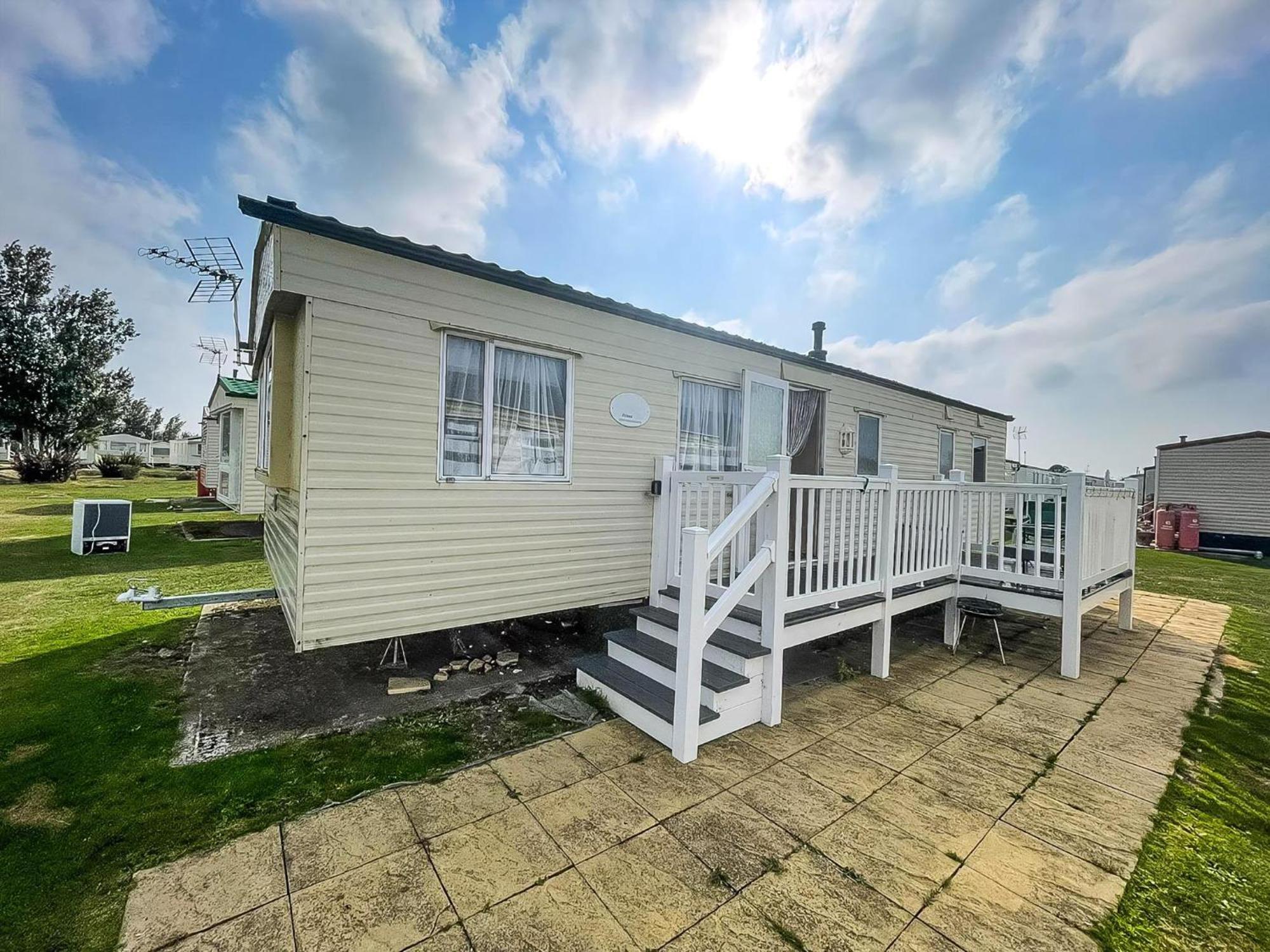 Caravan For Hire At St Osyth Beach Holiday Park In Essex Ref 28107Y 滨海克拉克顿 外观 照片