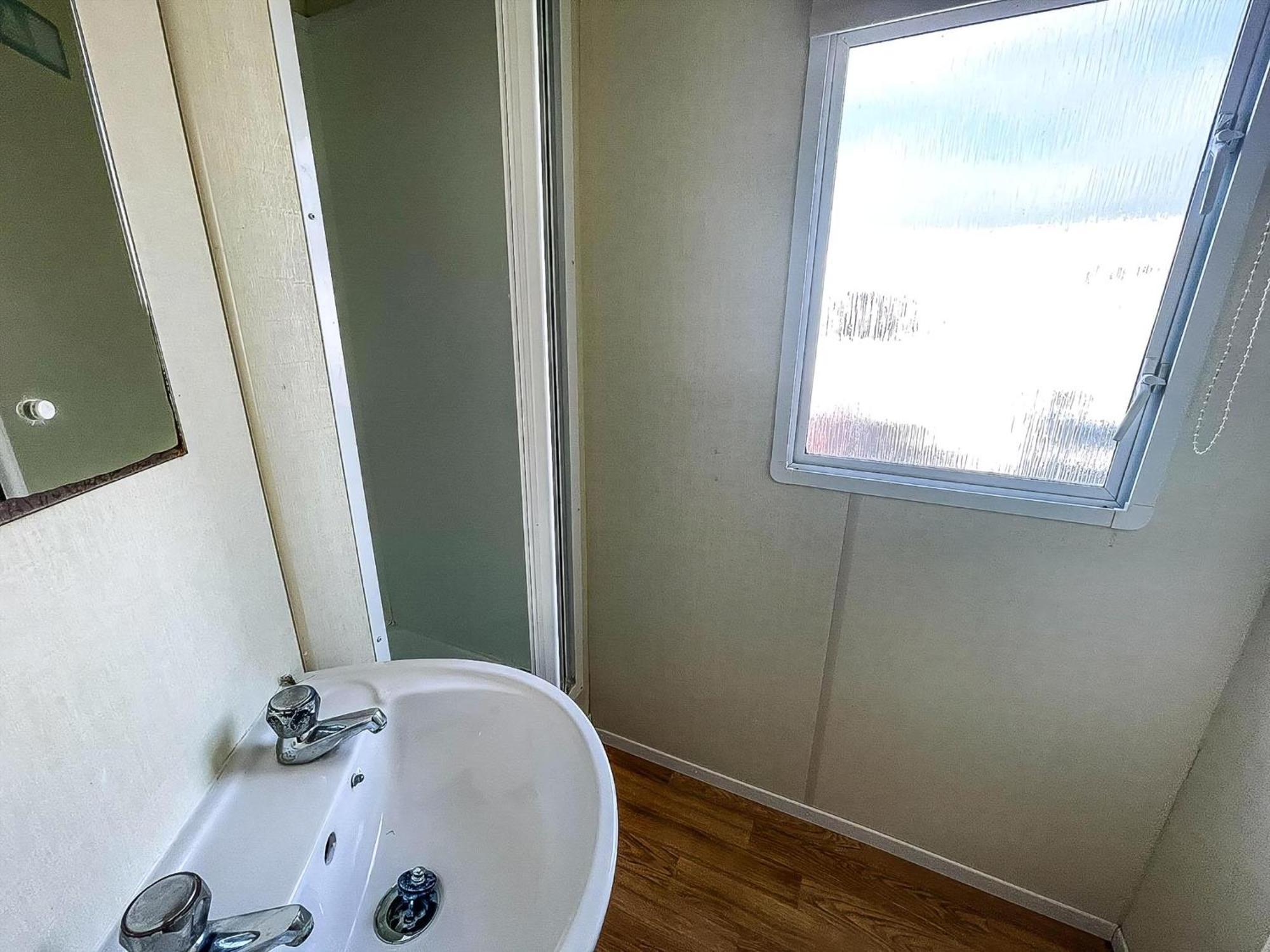 Caravan For Hire At St Osyth Beach Holiday Park In Essex Ref 28107Y 滨海克拉克顿 外观 照片
